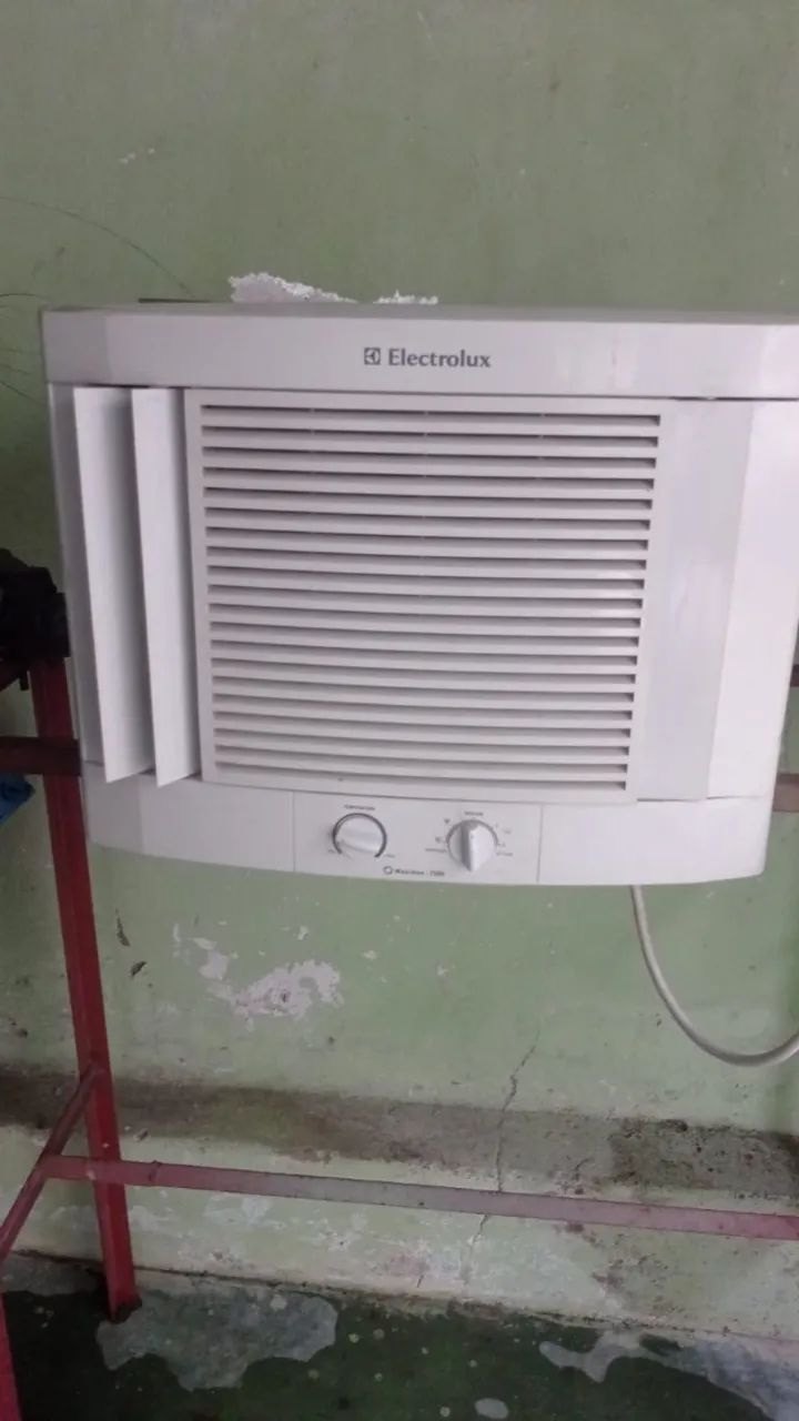 Ar condicionado 7 BTUs em perfeito estado, realizado limpeza tem um mês 