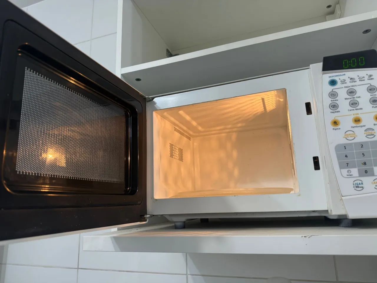 Microondas Eletrolux -18 L - Foto 2