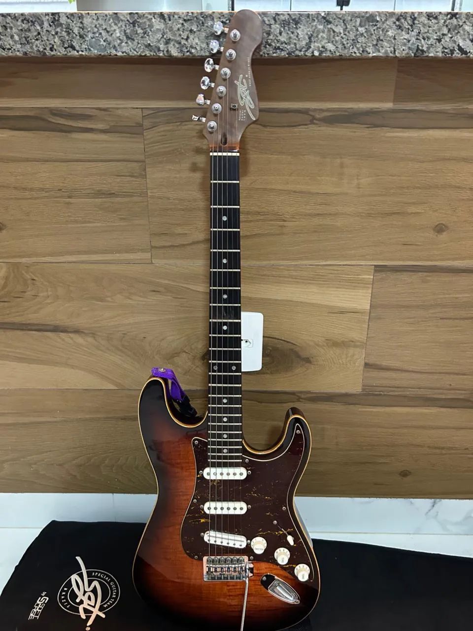 Guitarra SGT 