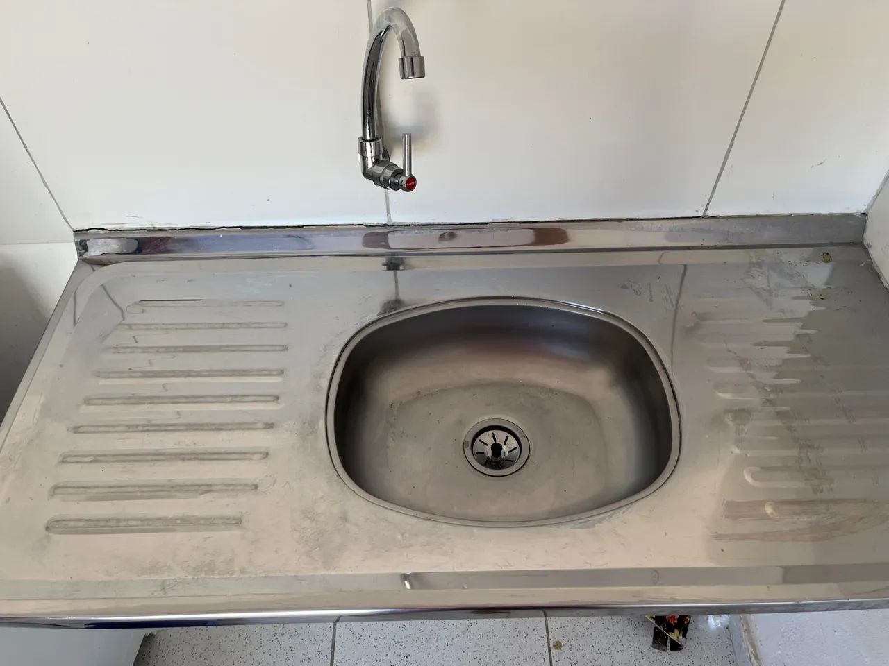 Pia de cozinha em aço inox 1,00 metro