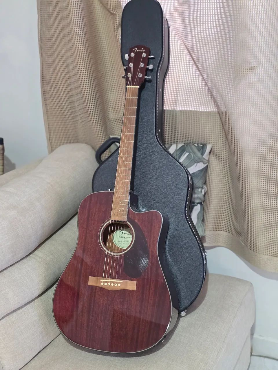 Violão Fender (CD 140 SCE) praticamente novo 