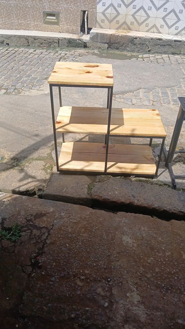 Rack de madeira com estrutura de ferro - Foto 2