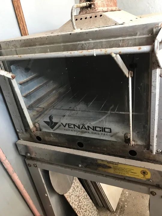 Forno industrial Venancio de pizza funcionando 