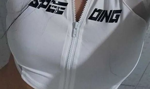 top branca com detalhes speeding com gola - Foto 2