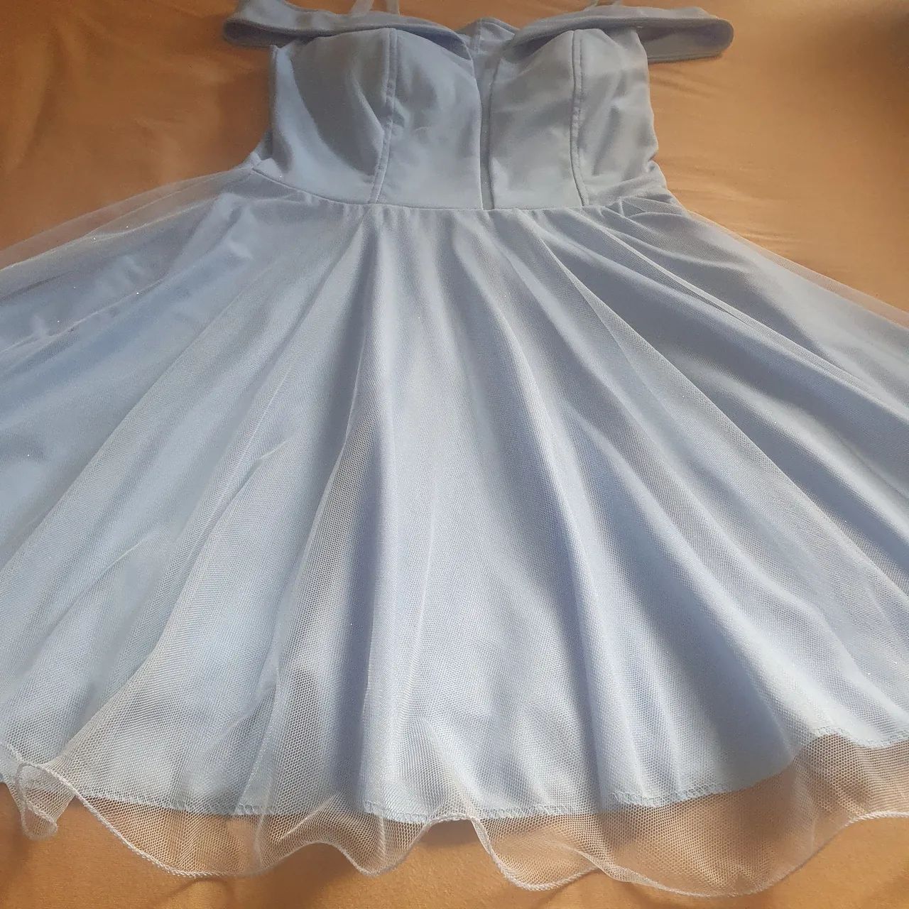 Vestido azul off-shoulder com saia rodada - Foto 4