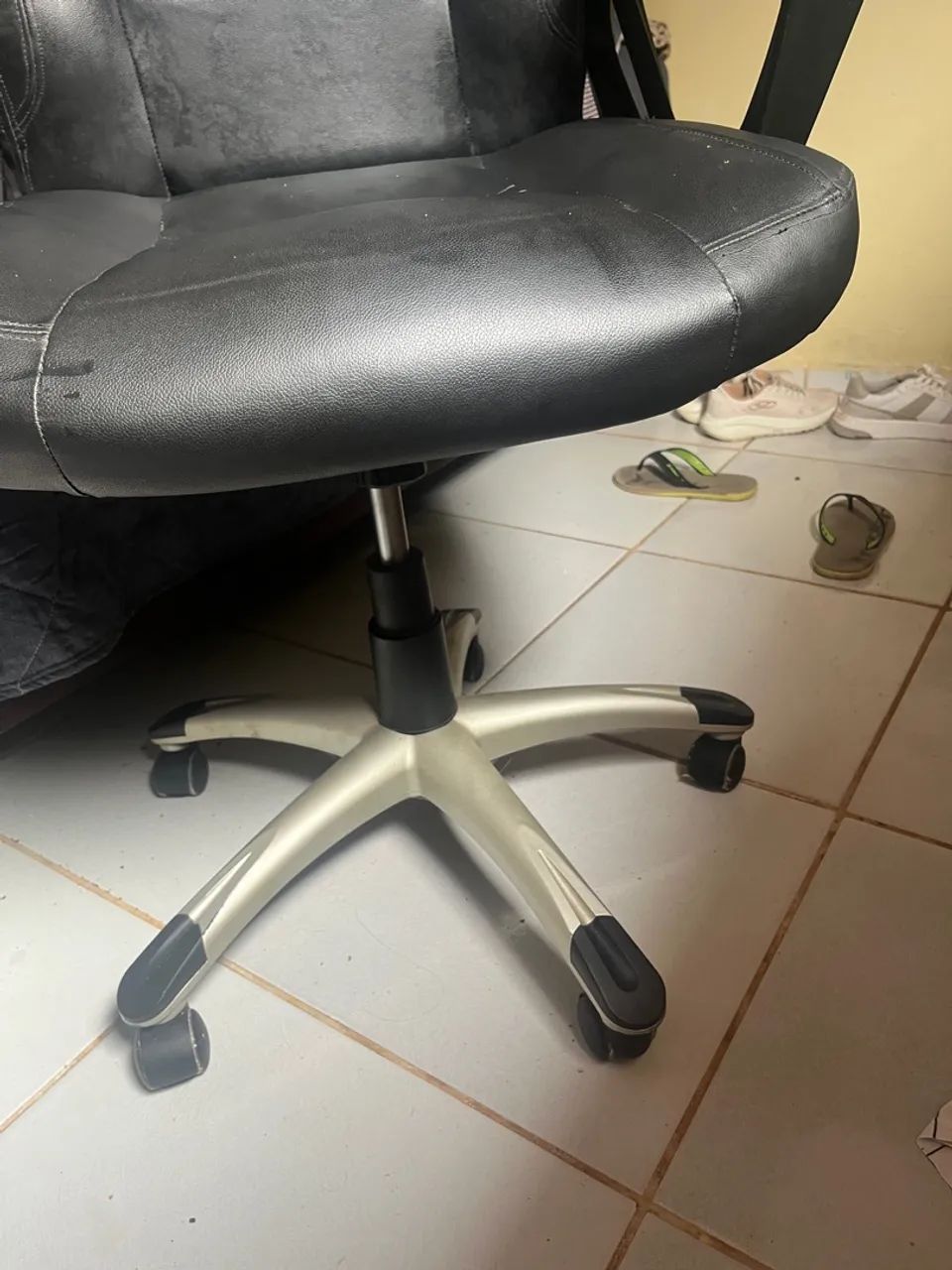 Cadeira de Escritório de Couro - Foto 3