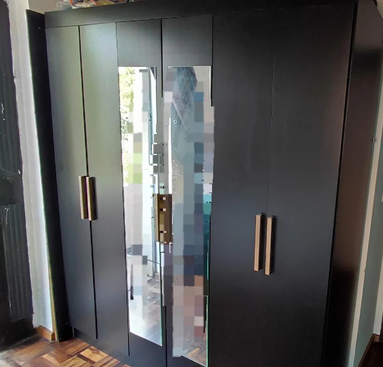 Guarda-Roupa Preto 6 Portas com Espelho