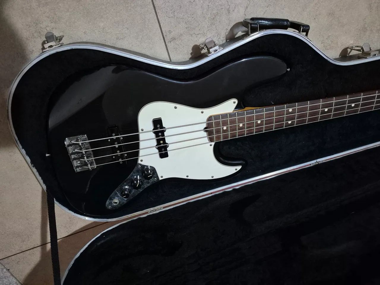 Vendo Baixo Fender