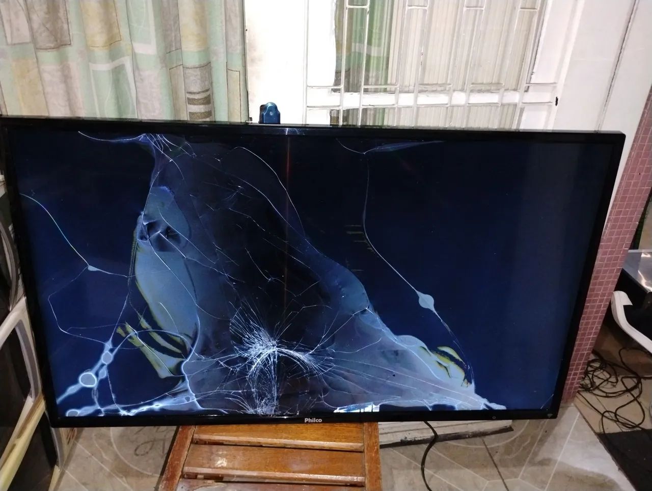 TV Philco LED Smartv 48  Polegadas Modelo PTV48A12DSGWA Defeito Tela Trincada