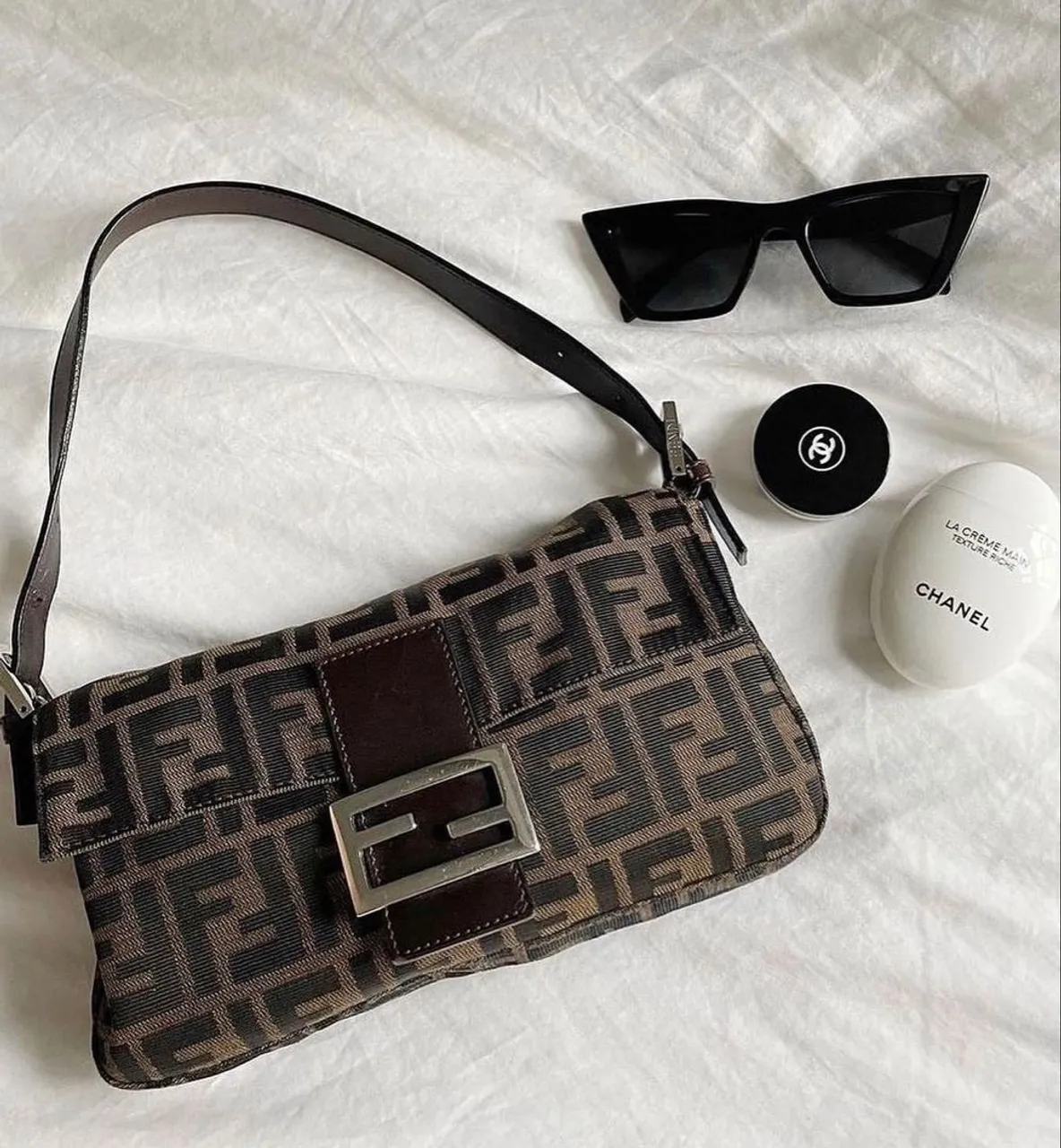 Bolsa Fendi Baguette Monograma Clássica