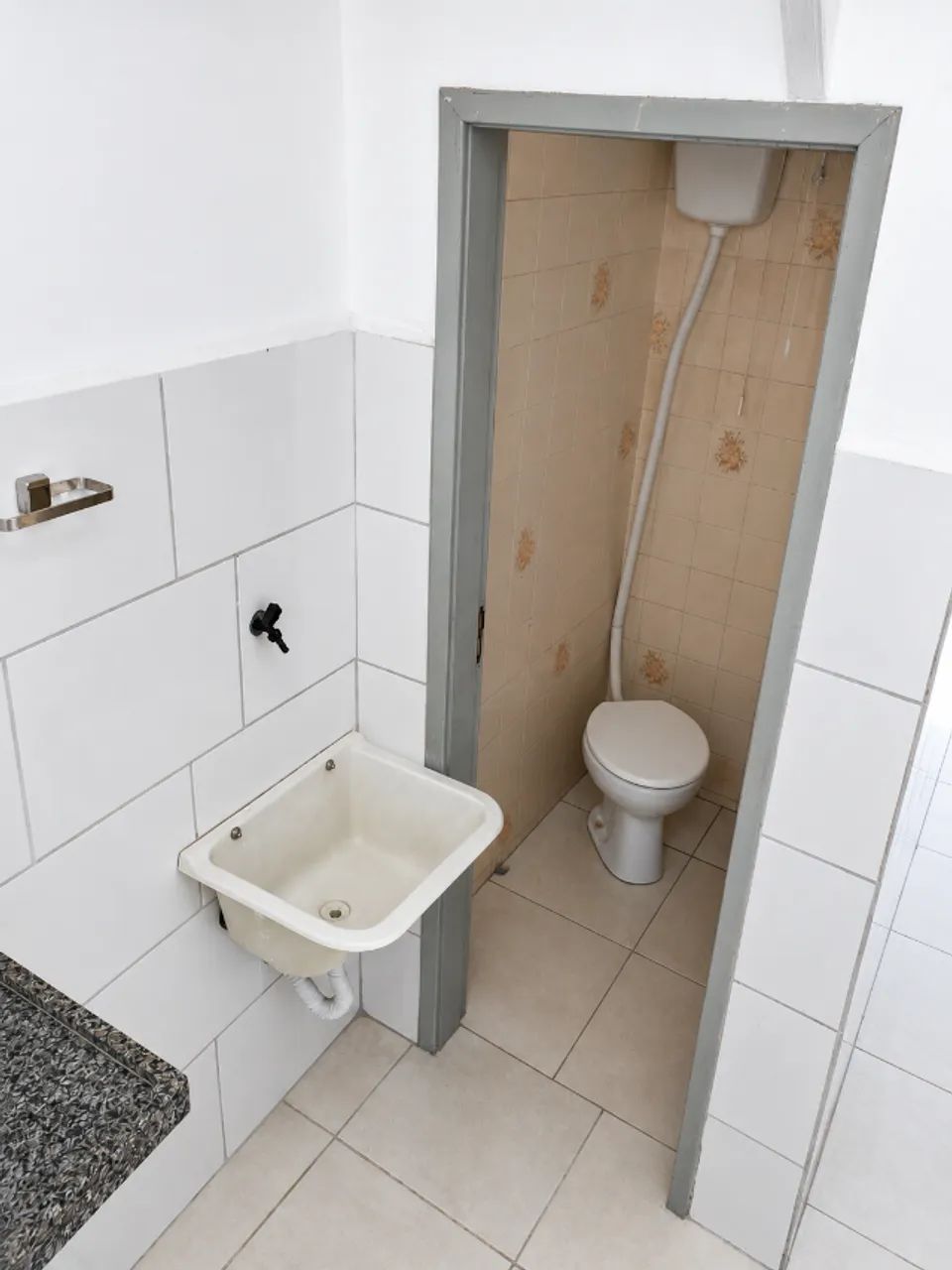 Loja no bairro Água Limpa, 65 m² - Foto 5