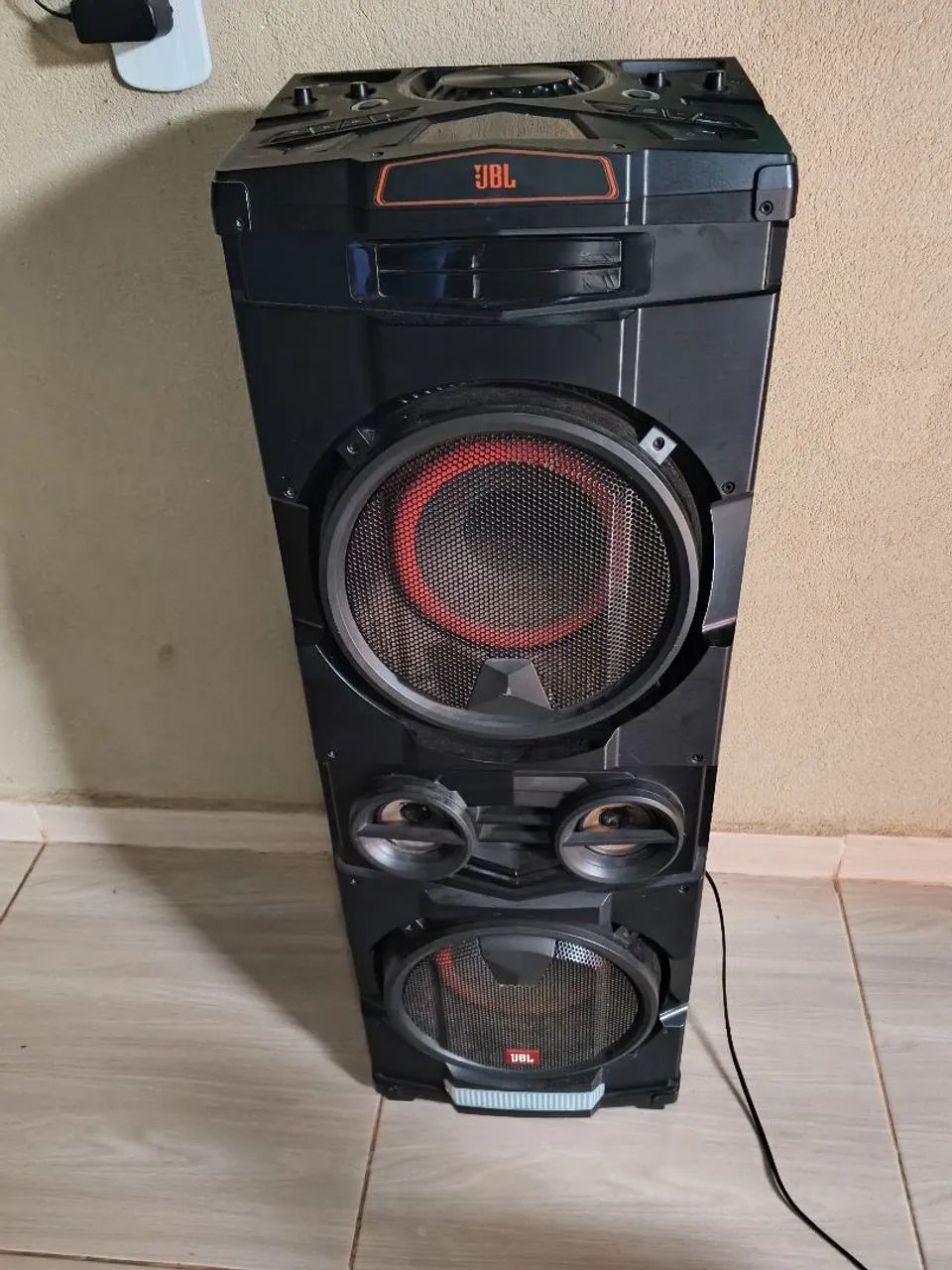 Vendo uma caixa de som JBL  - Foto 3