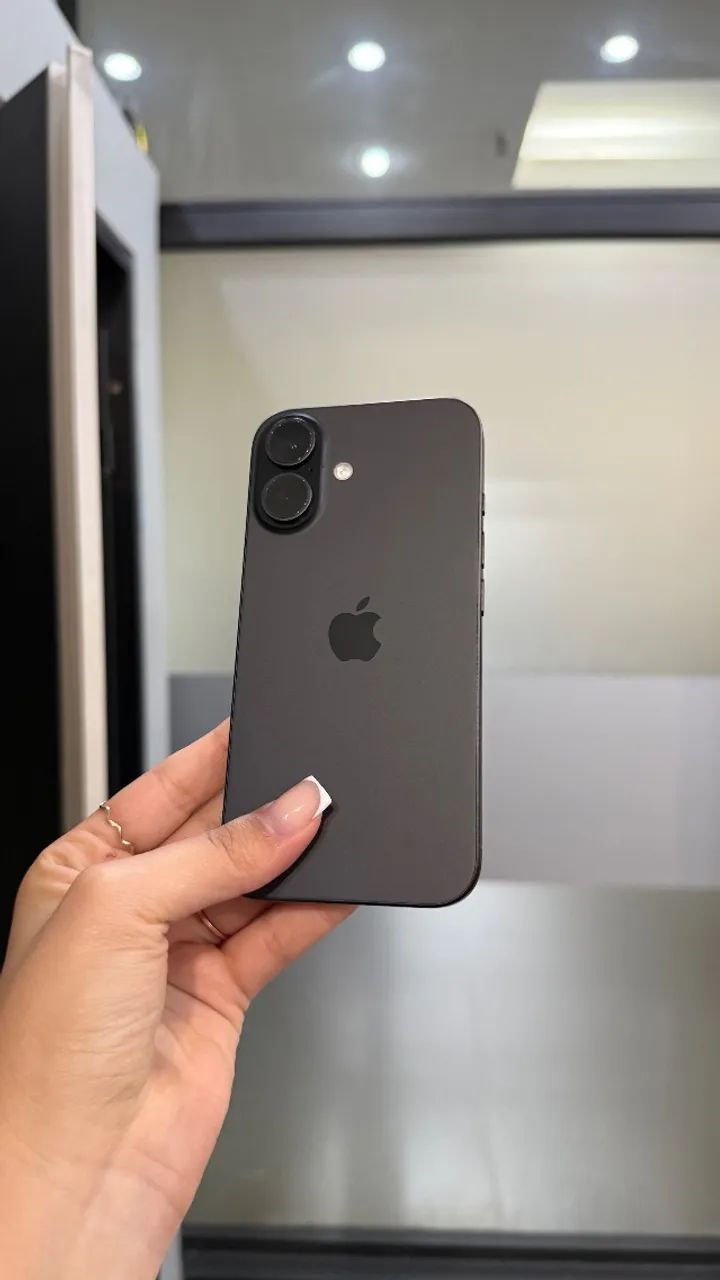 iPhone 16 Preto com 128 GB Seminovo 