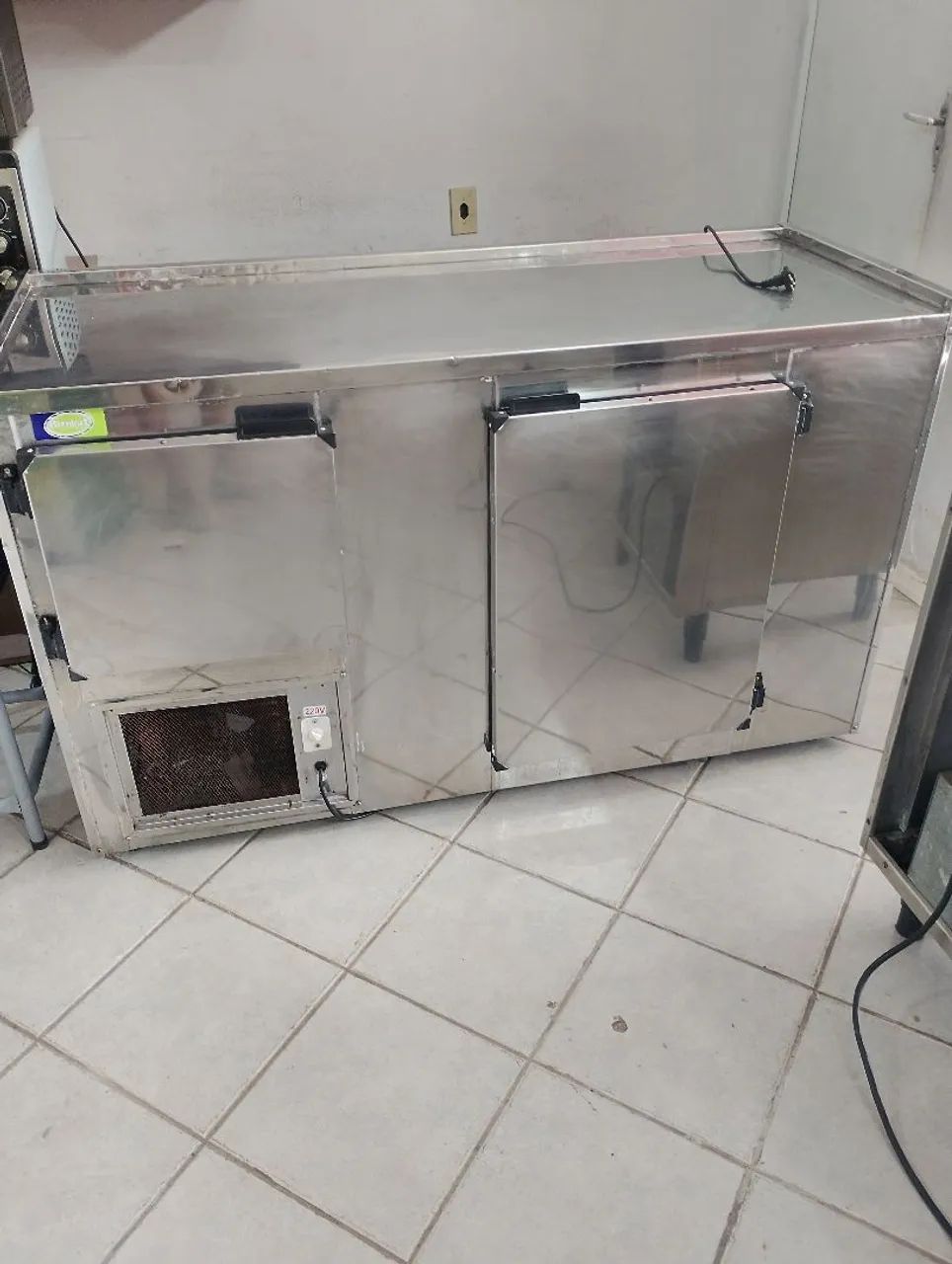 BALCÃO DE INOX REFRIGERADO TUDO FUNCIONANDO PERFEITAMENTE 220 VOLTS ENTREGA GRÁTIS  - Foto 3