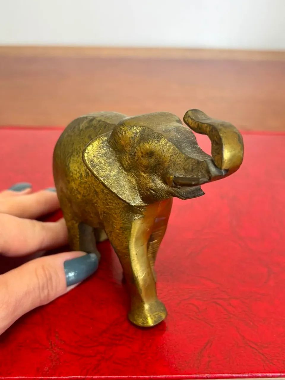 Antigo e lindo elefante, em bronze - 10,5cm de comprimento - Foto 4