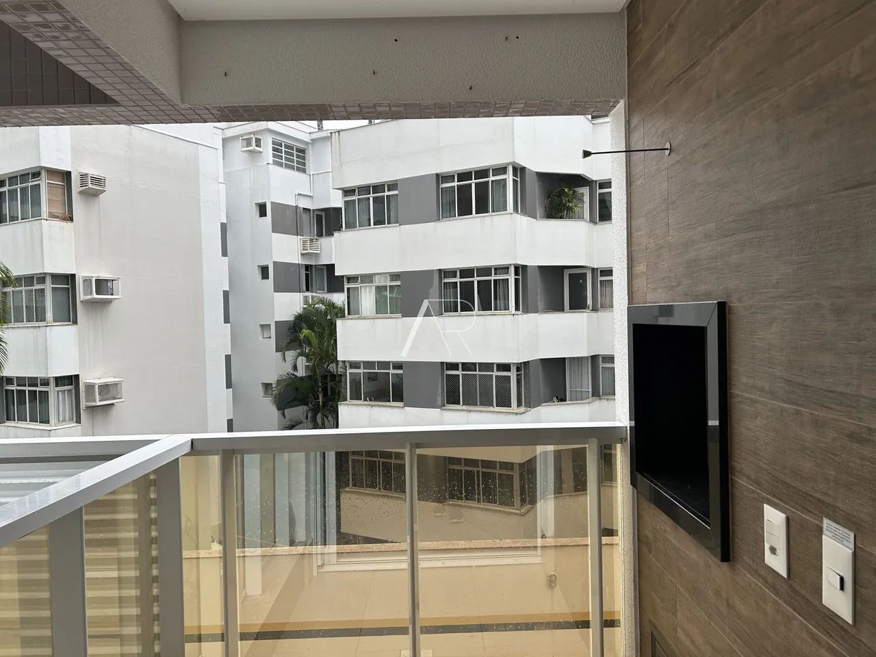 Apartamento 2 dormitórios, em frente a UDESC