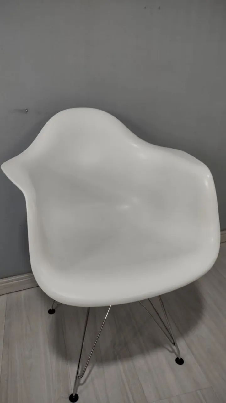Cadeira Eames Com Braços (Daw) Base Metálica Cromada Branca - Foto 4