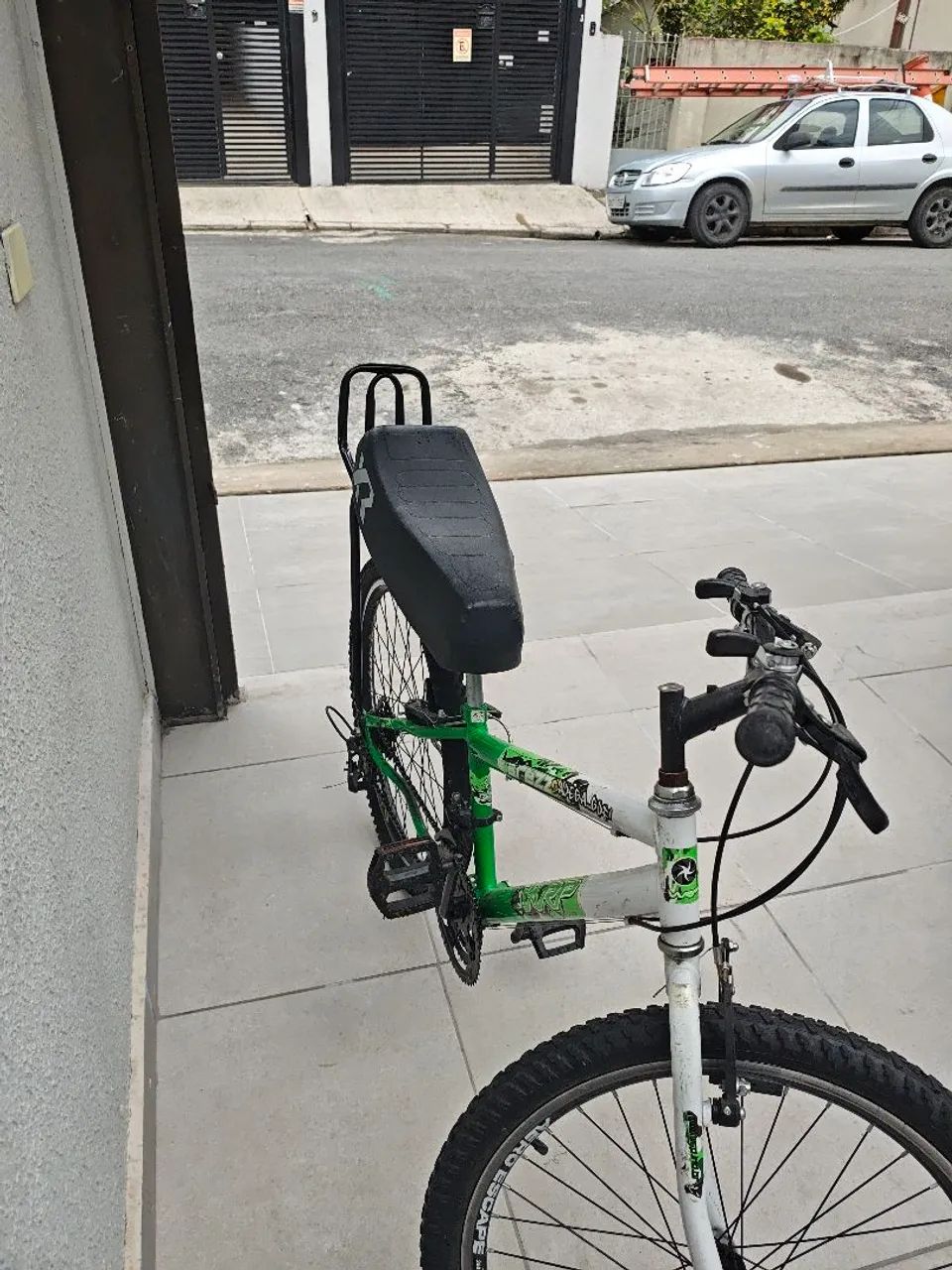 Bicicleta aro 24 montadinha verde e branca - Foto 4