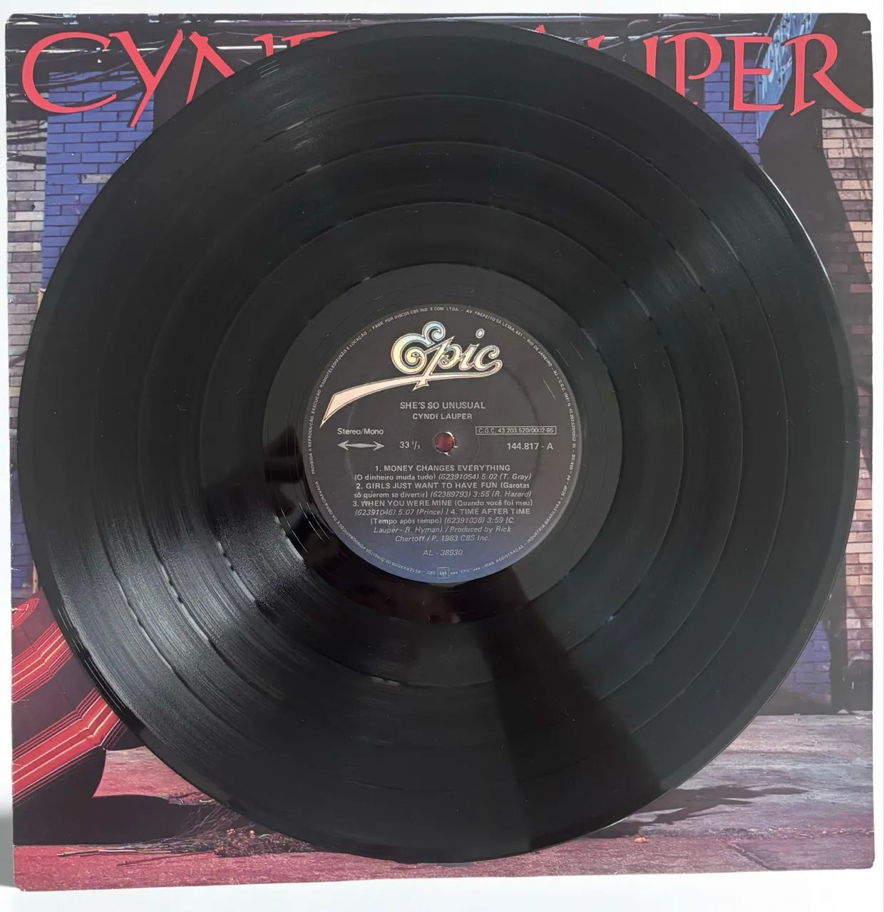 Lp Cindy Lauper - She Is So Unusual - Foto 3