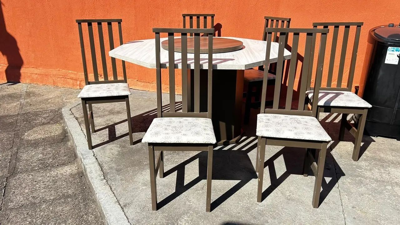 Mesa de jantar com tampo giratório e 6 cadeiras - Foto 5