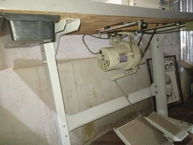 Máquina de costura Overlock Singer e Galoneira Bracob - Foto 5