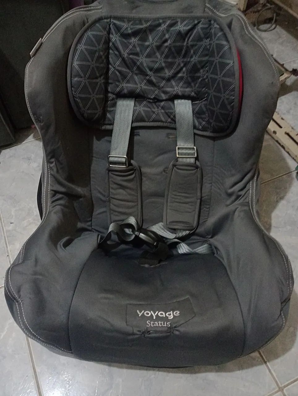 Cadeirinha de bebê,resistente e barata. Até 36 kg.