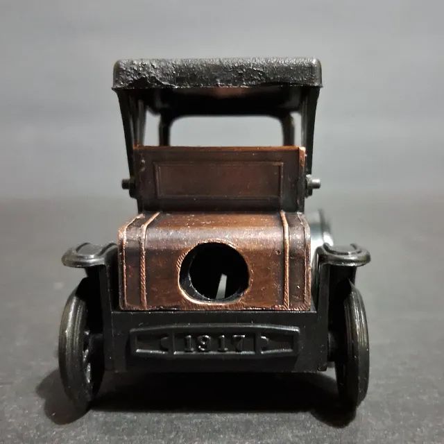Apontador de mesa em formato Calhambeque Em Metal - Foto 4
