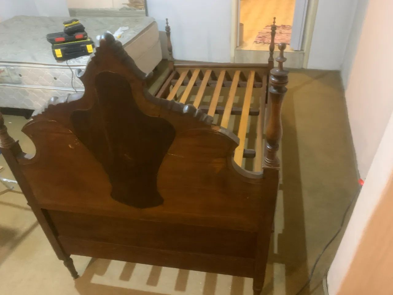 cama antiga de madeira maciça estilo Dom José - Foto 3