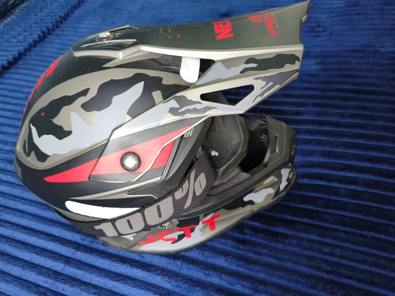 Capacete protork tamanho 56 e ocolus 100%