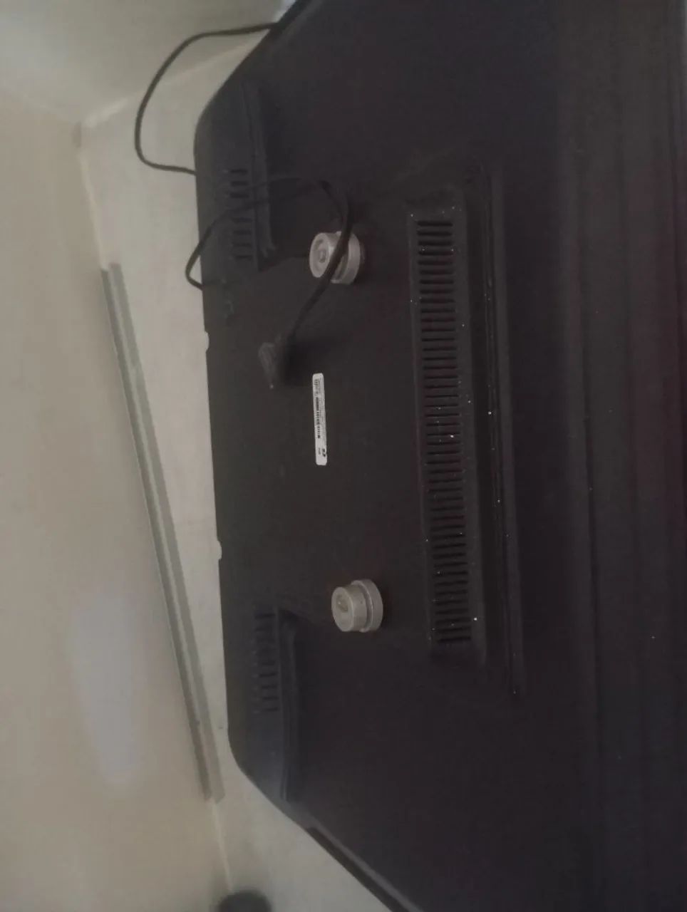 Vendo uma tv philco ,32 polegadas tela qurbrada serve p retirada de peças