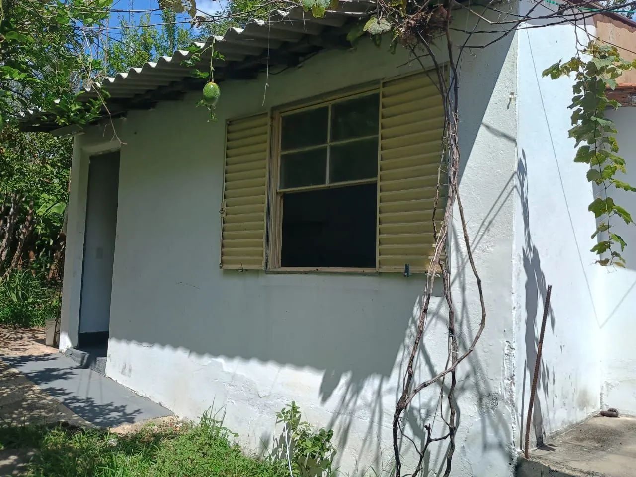 Aluga-se cômodo com banheiro em ambiente tranquilos.<br>