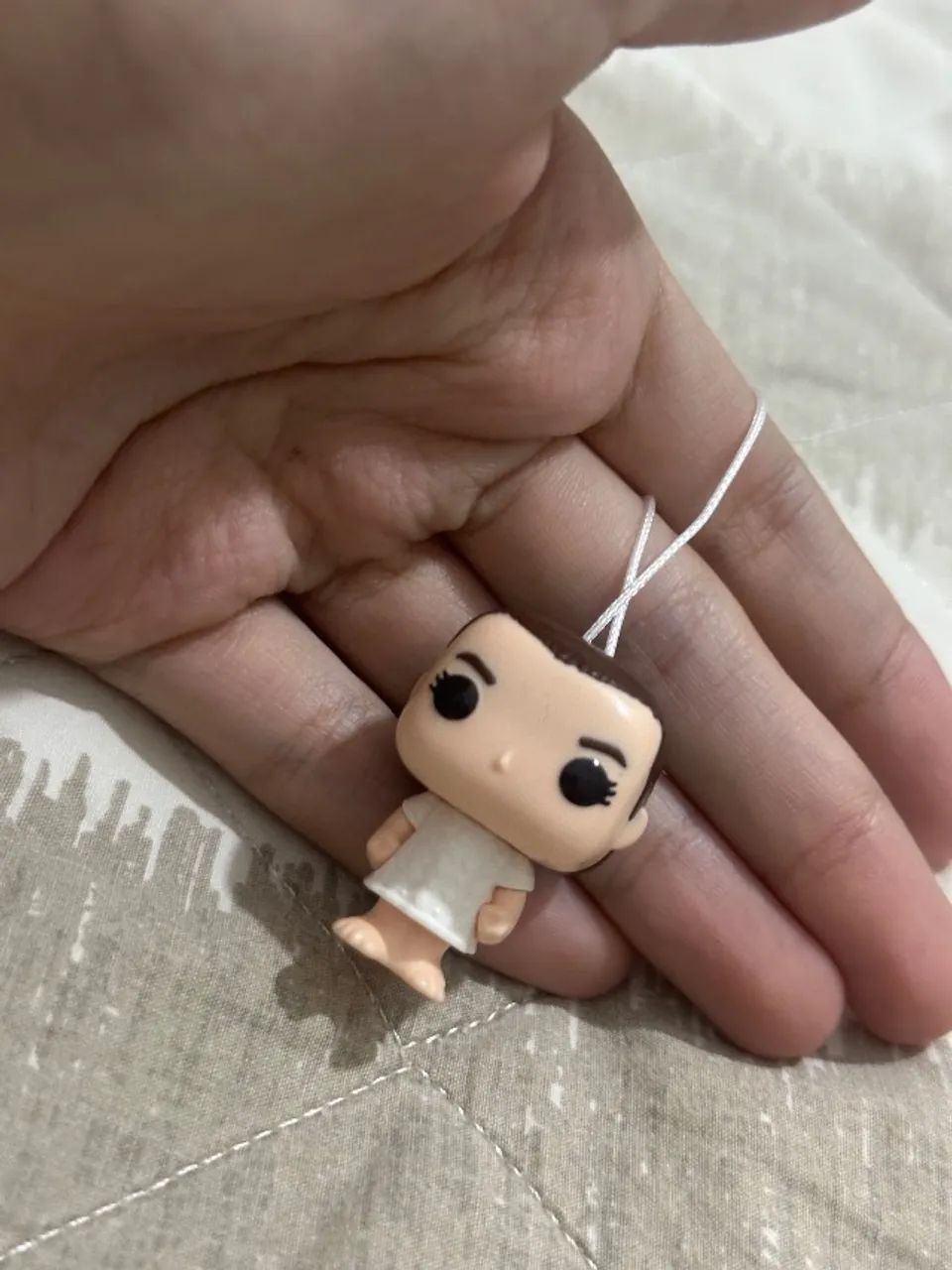 Boneca eleven  kinder joy stranger things 