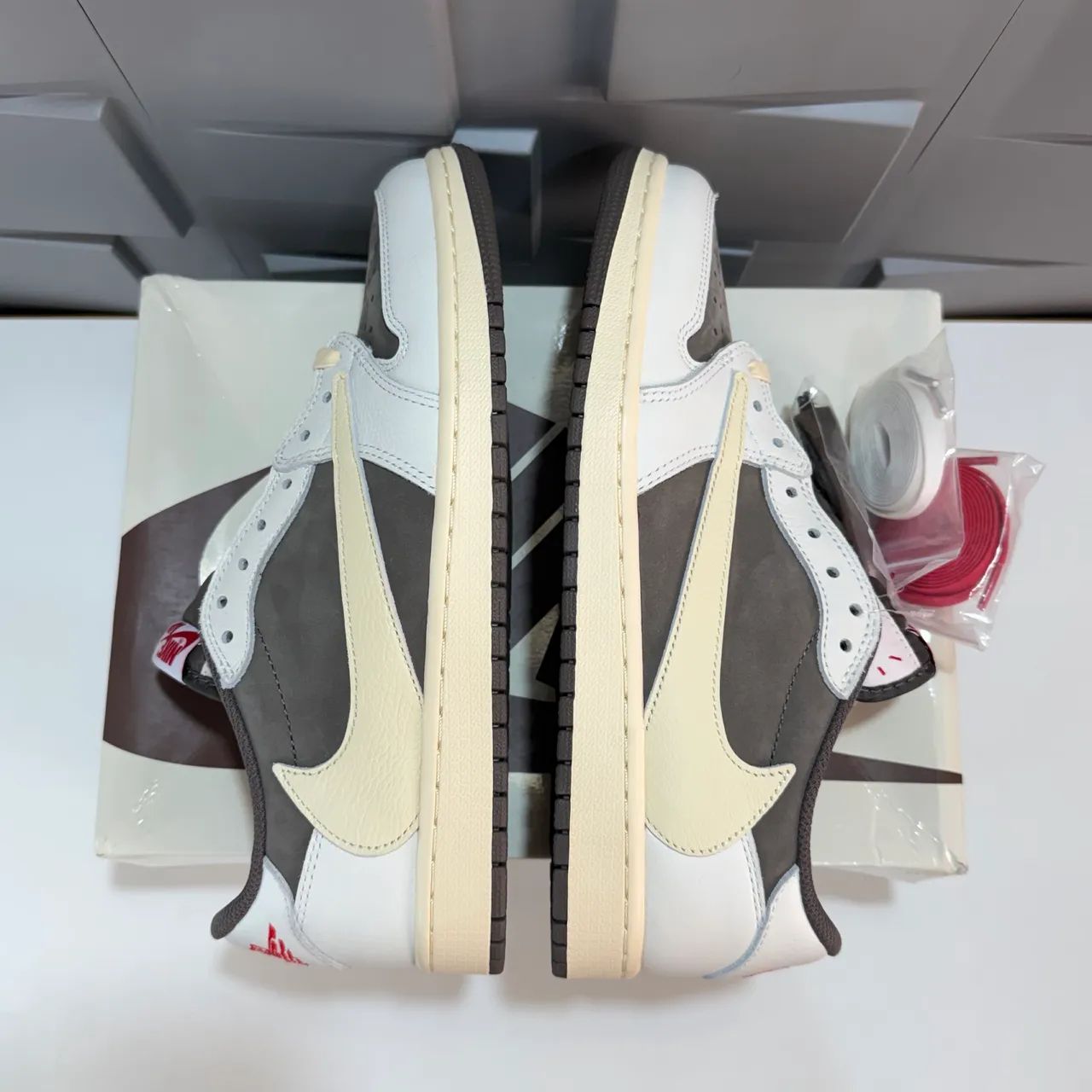 Air Jordan 1 Low Travis Scott Reverse Mocha 43 - Foto 2