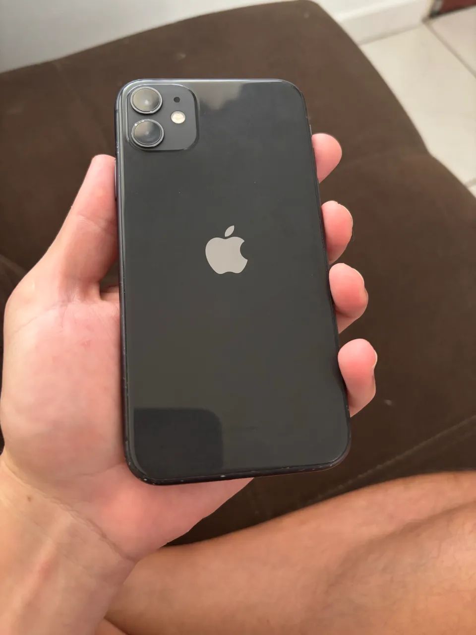 iPhone 11 64Gb com 81% de bateria.