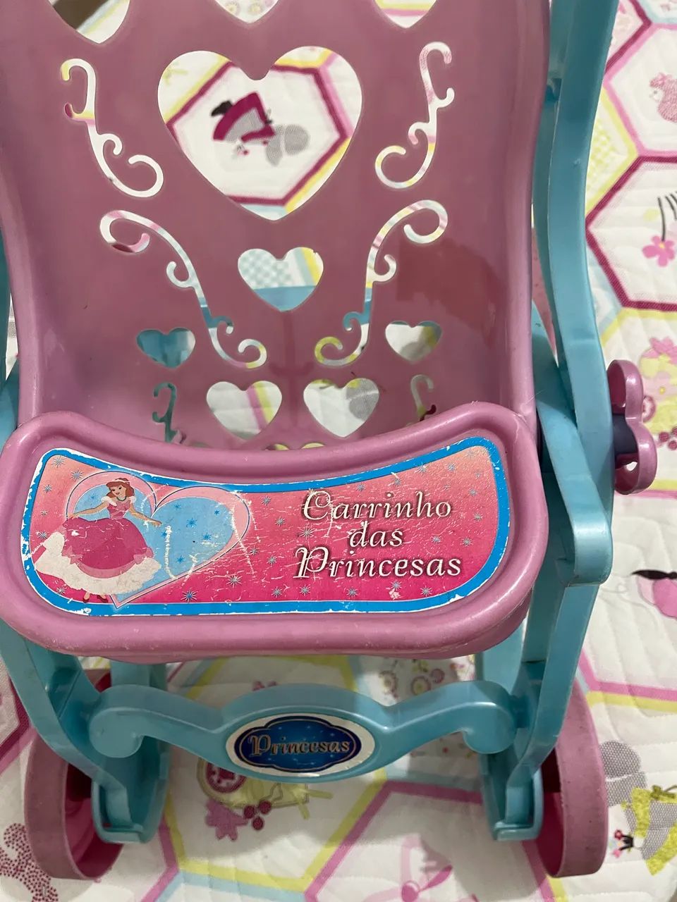 Carrinho de boneca das princesas semi novo  - Foto 5