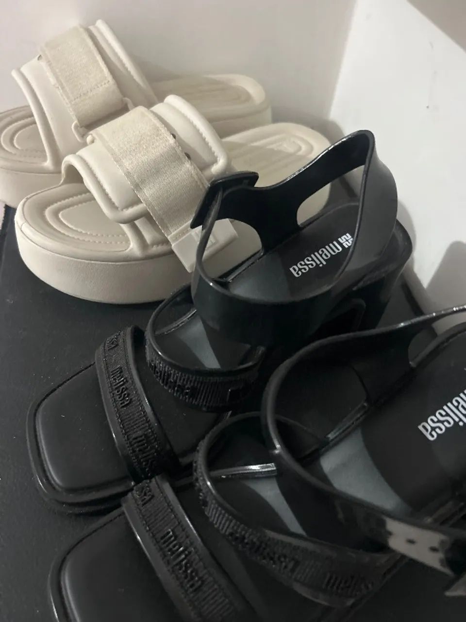Vendo Melissas seminovas 