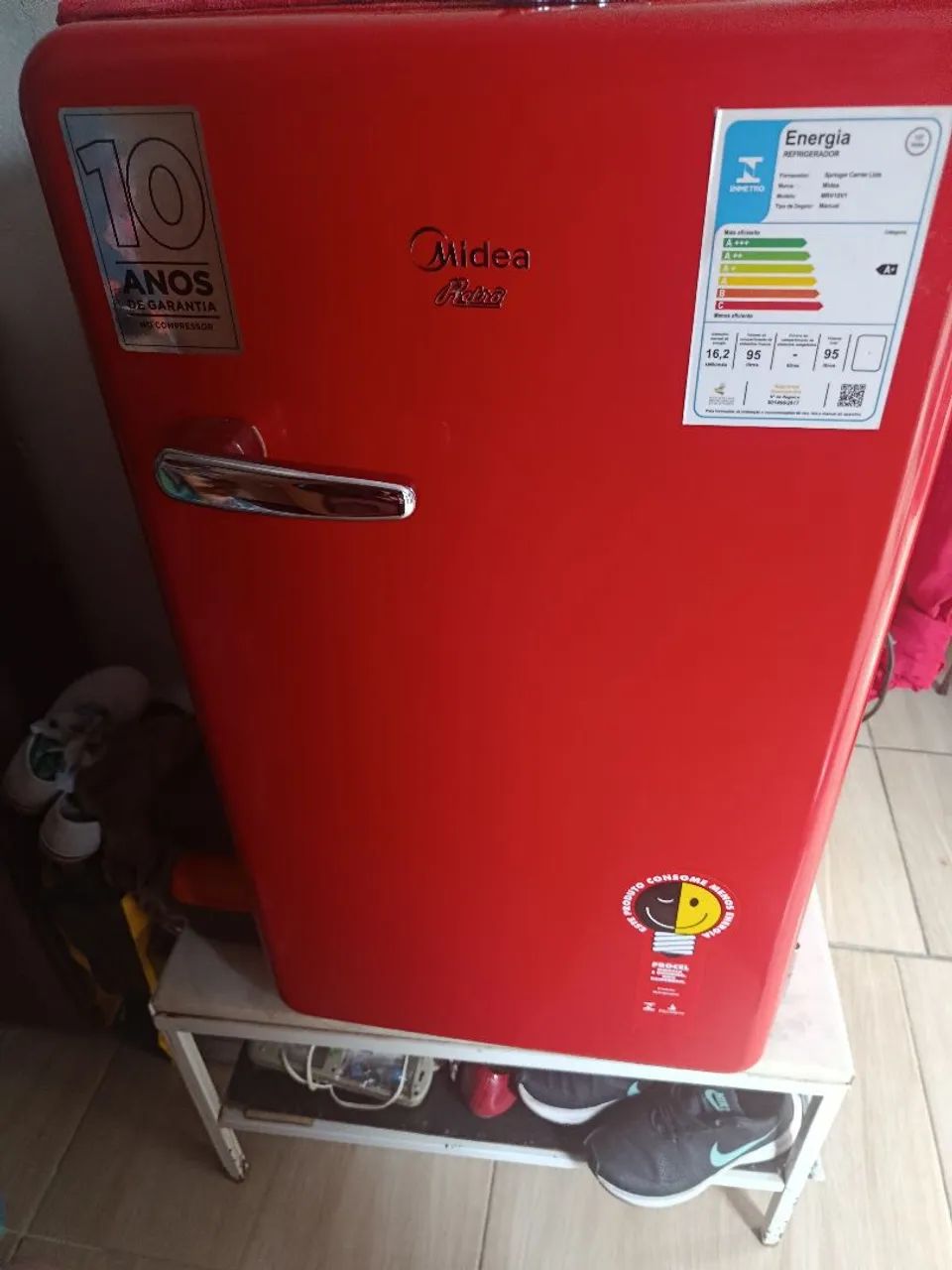Vendo geladeira mini perfeito estado - Foto 2