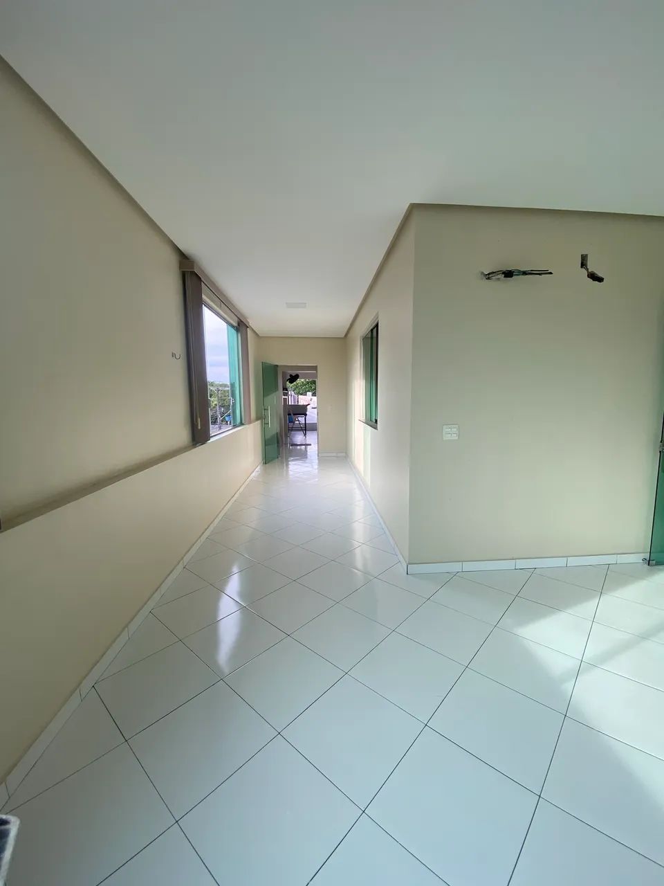 CASA COM MATERIAL DE CONSTRUÇÃO E 2 APTO - Foto 5