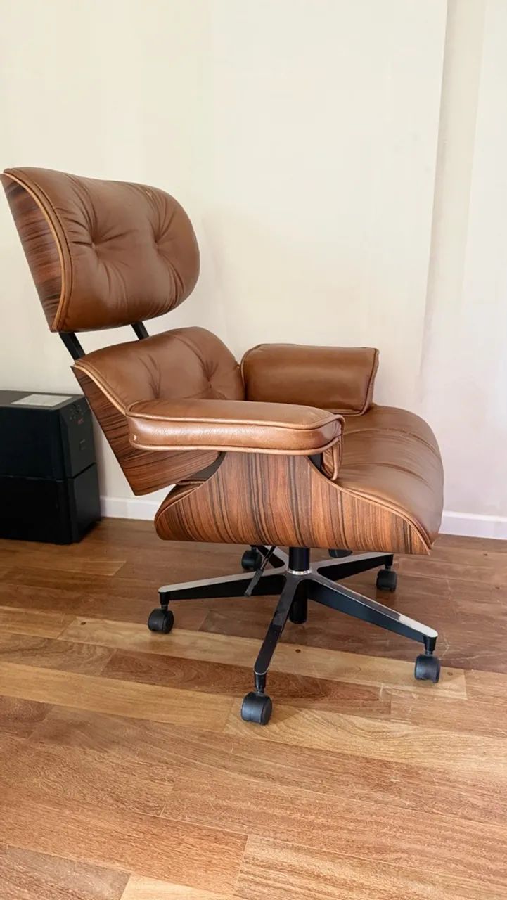 Poltrona Charles Eames Office em Couro Legítimo