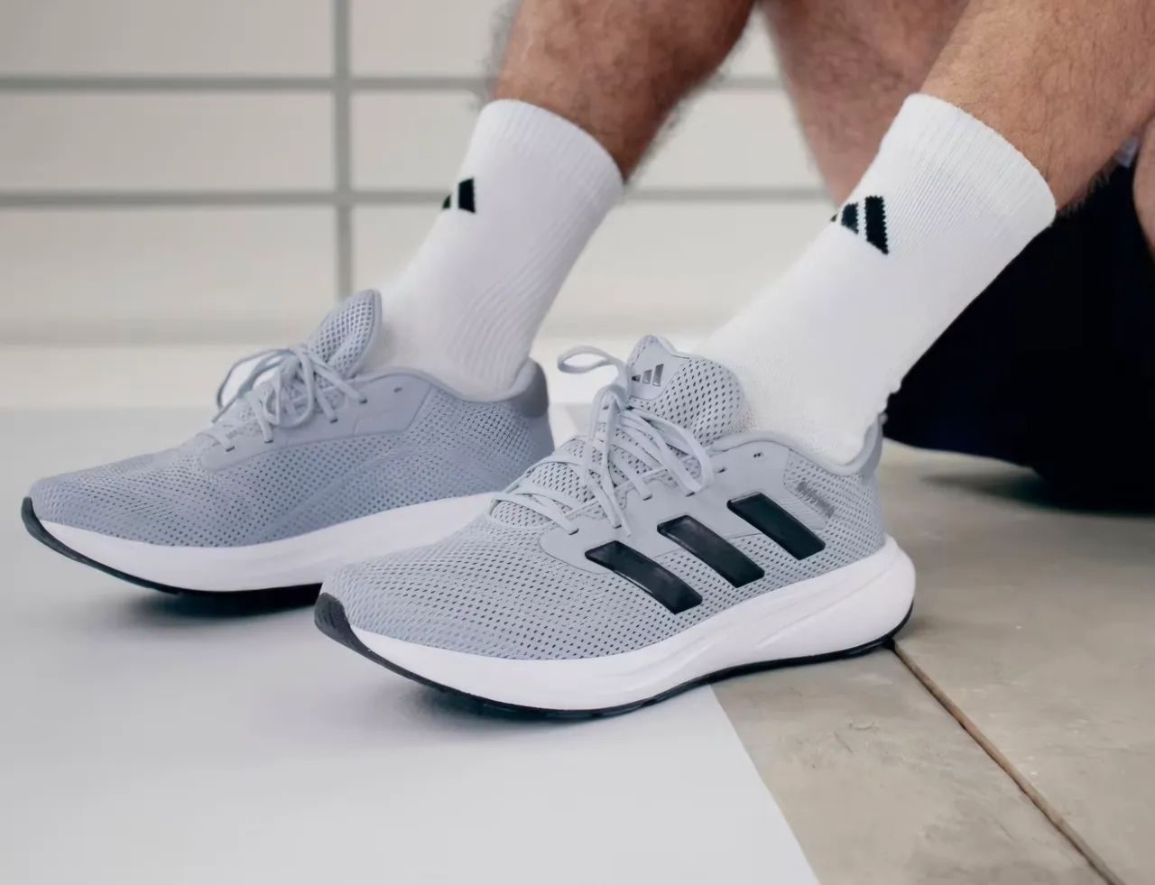 Tênis Adidas 42  - Foto 2
