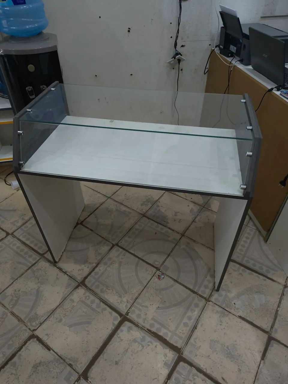 Mesa expositora MDF