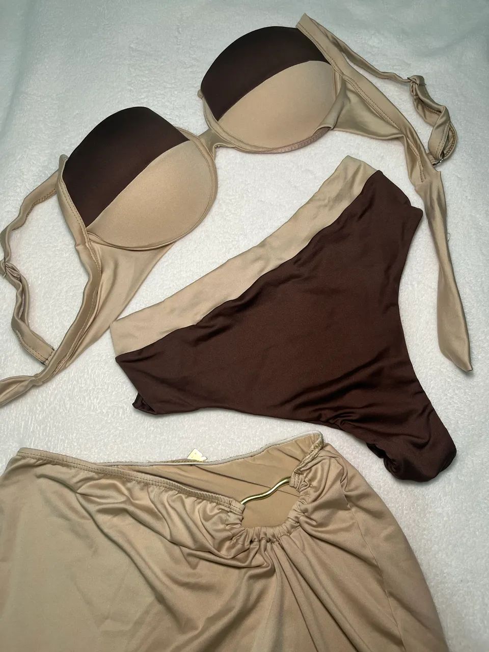 Biquíni meia - taça com calcinha hot pants 