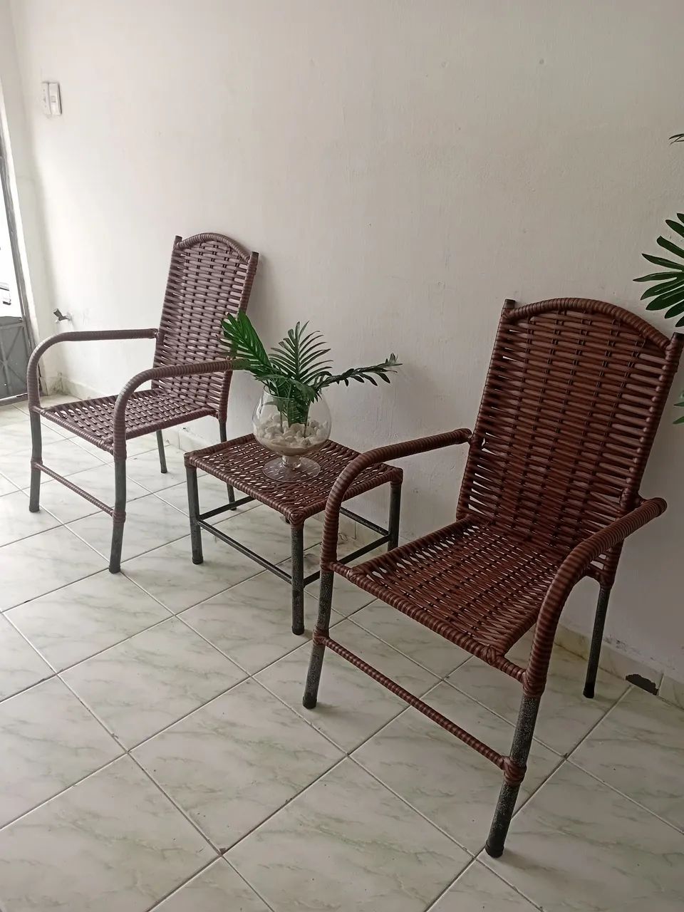 Conjunto de 4 cadeiras com uma mesinha - Foto 3