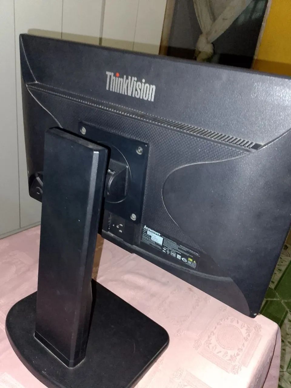 Monitor Lenovo ThinkVision + acessórios. - Foto 2