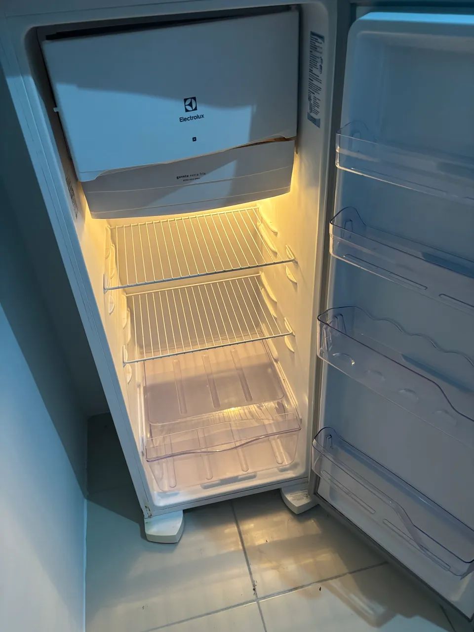 Geladeira Electrolux Degelo Prático RE31 220V - Foto 3