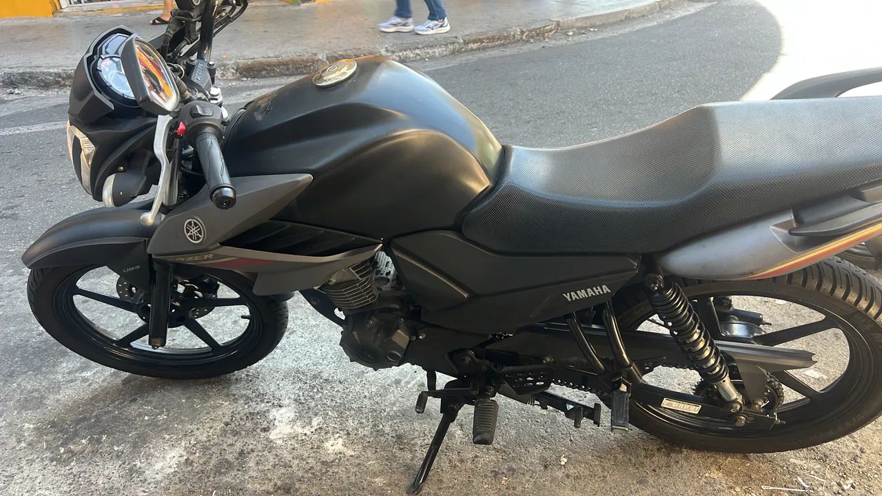 Aluga- se 250 semanal