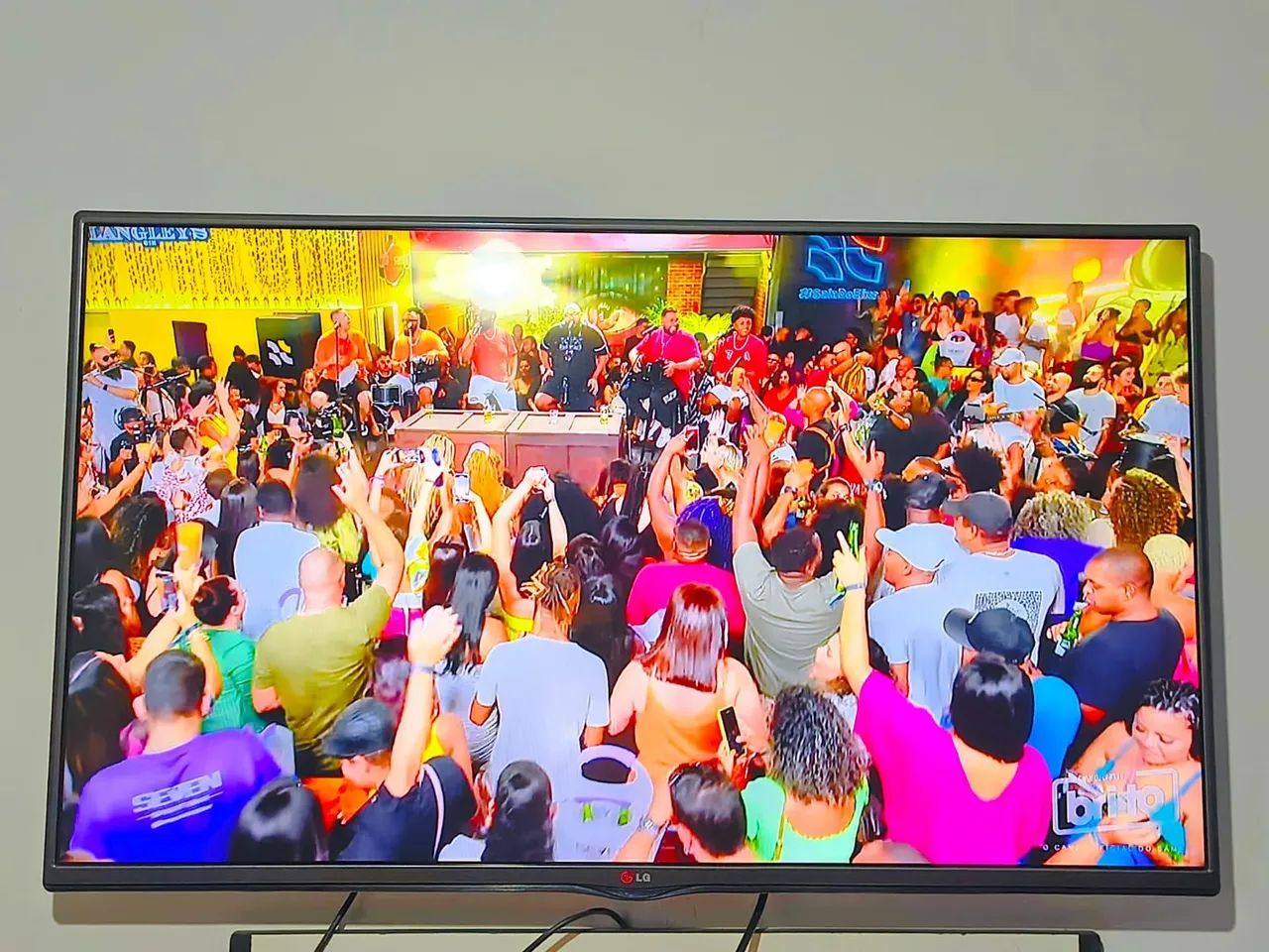 Vendo Tv LG 42 polegadas  - Foto 2