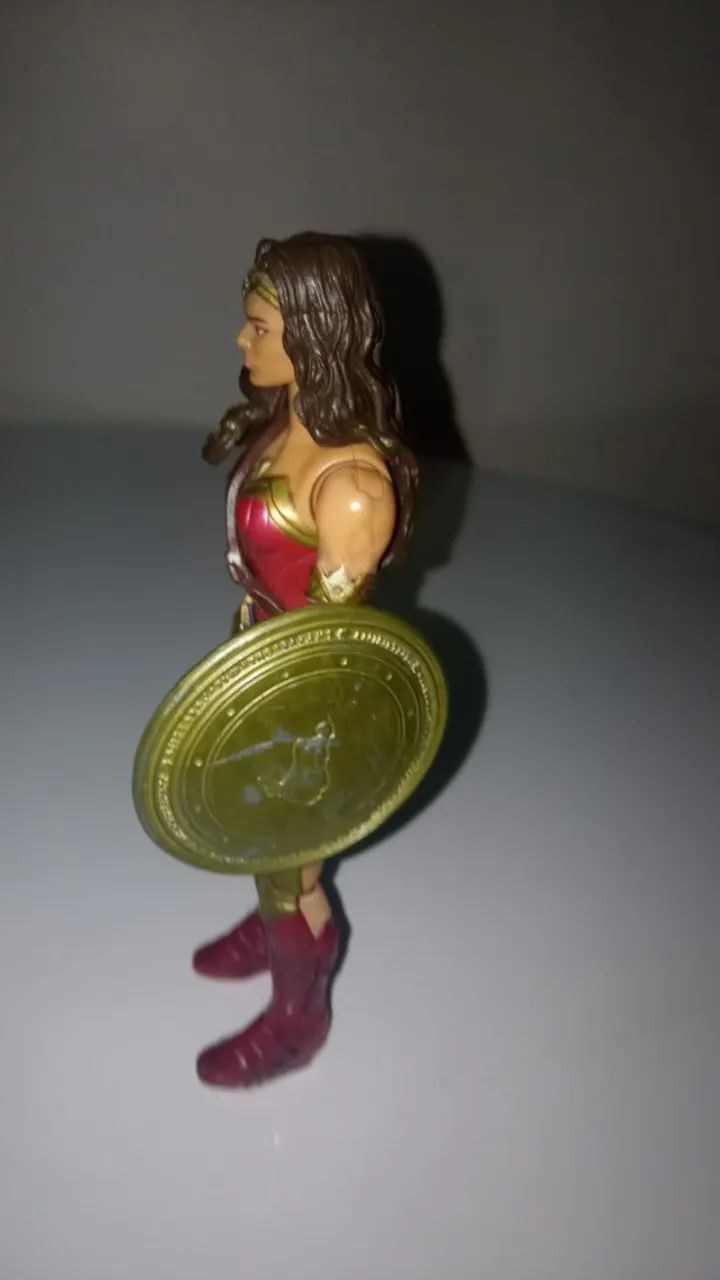 Boneca Mulher-Maravilha DC Comics - Articulada com Escudo65635050179458122