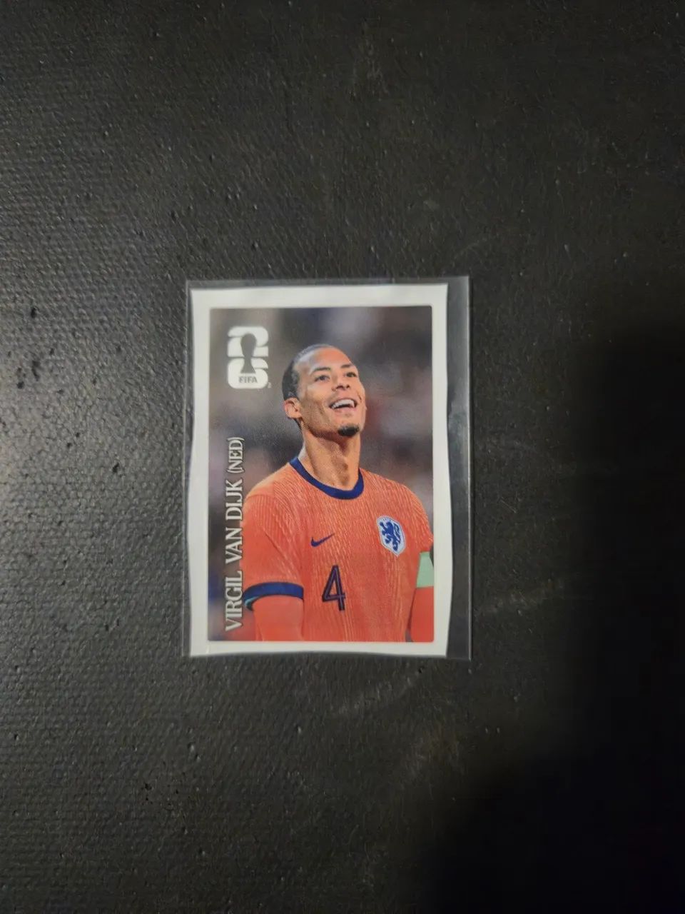 Figurinha Coca Coca 2026 - Van Dijk 