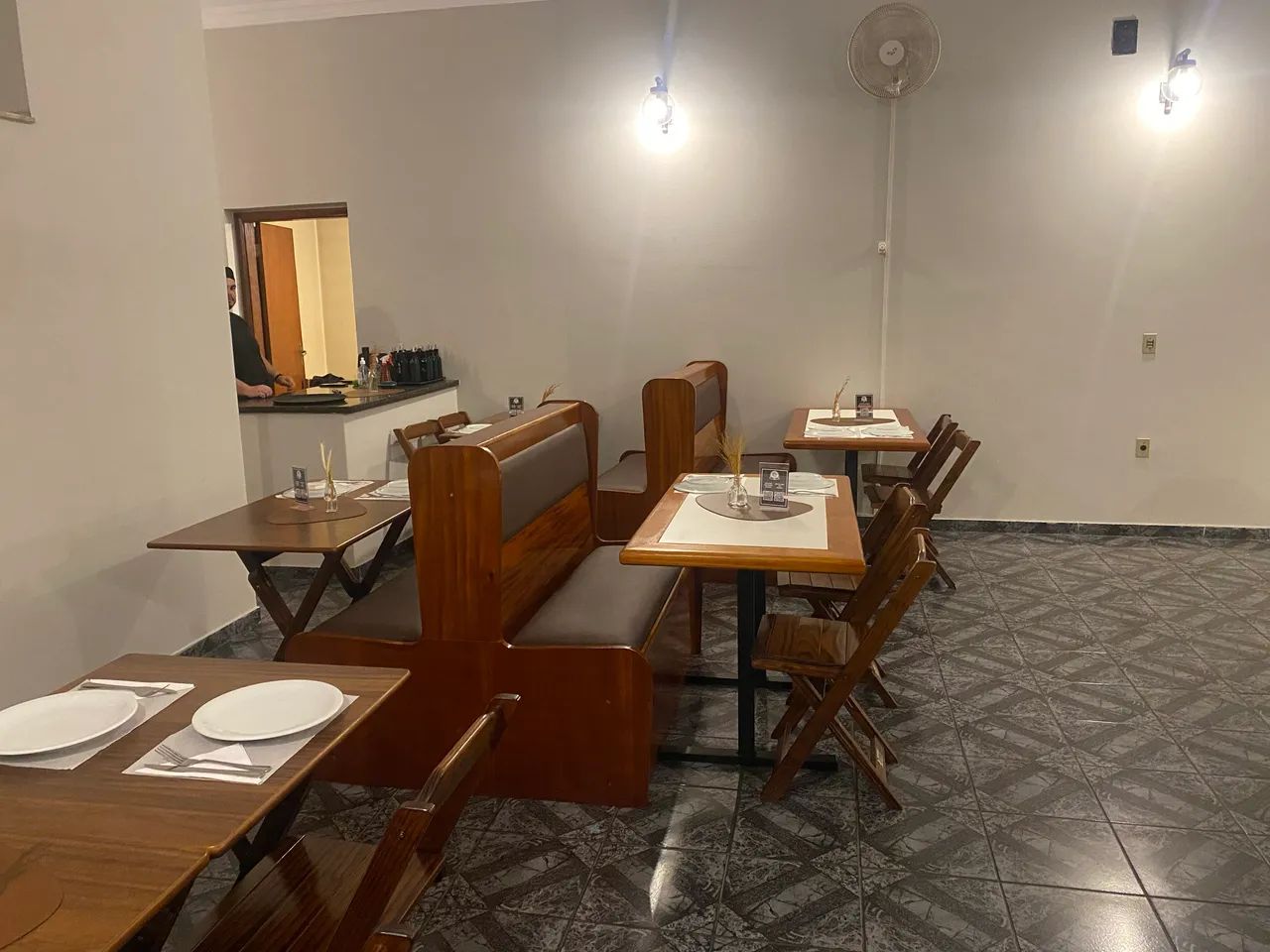 Vendo Conjunto de Bancos e Mesas para Restaurante - Foto 5